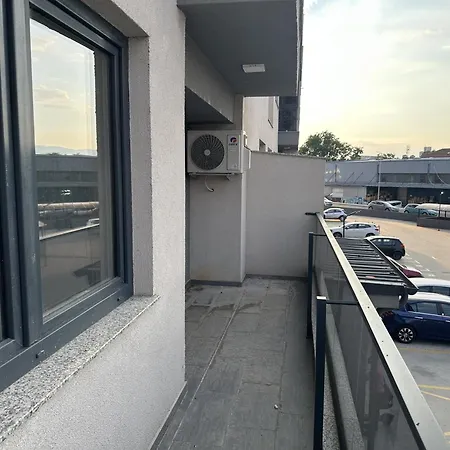 Urban Oasis At Corner Apartment *