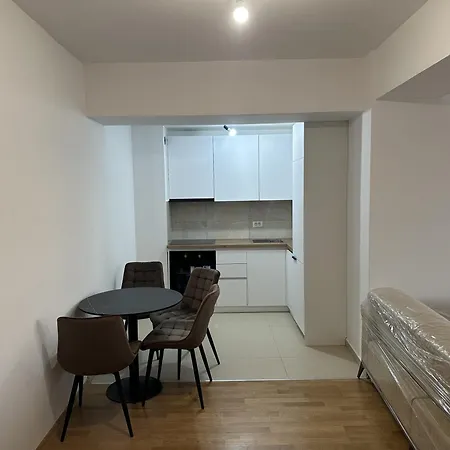 Urban Oasis At Corner Apartment *